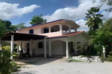 Sítio Com Piscina Em Aldeia