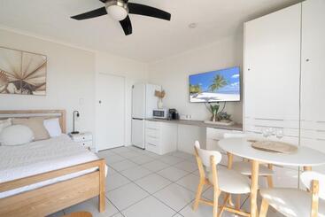 Indulge Beachfront At Dolphin Heads Resort Lousha Bach