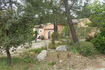 Bed and Breakfast Studios Et Chambre La Sauvasse