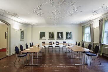 Отель & Gästehaus Gut Kaden