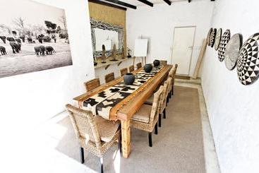 פנסיון Rustika Guest Lodge