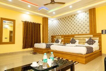 فندق Mangalam Inn