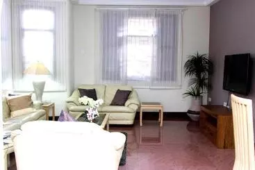 هتل Mahogany Lodge, Cantonments