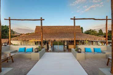 Otel The Sanctuary Nam Ngum Beach Resort