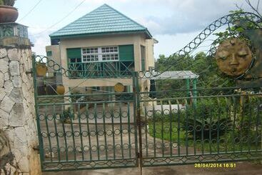 Naturesview Castle B&b