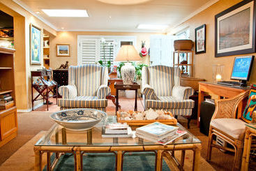 تختخواب و صبحانه Manaar House