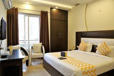 Fabhotel Daffodil Huda City Center