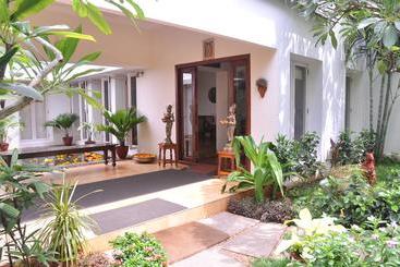 Hotel Niketana Feel At Home