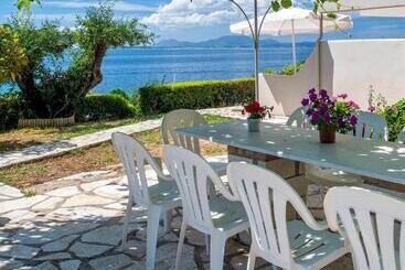 Krouzeri Beach Apartments