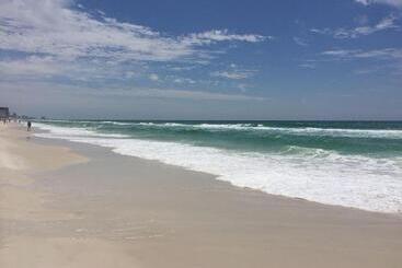 Holiday Terrace Beachfront Hotel, A By The Sea Resort