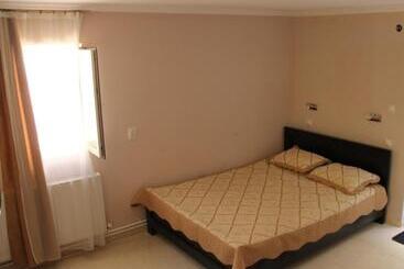 تختخواب و صبحانه Guesthouse Levani