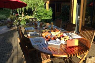 تختخواب و صبحانه Les Chambres D Oriane