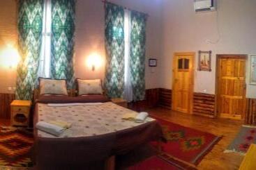 هتل Qosha Darvoza