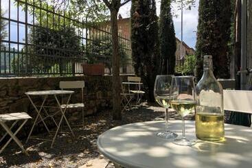 Отель B&b Locanda Toscanini