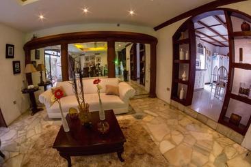 Hotel Hostal Villa 97