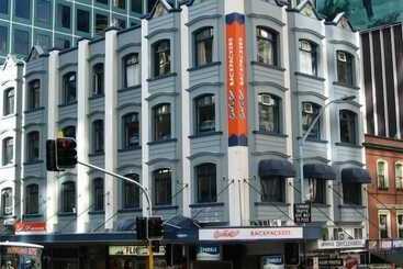 Hotel Surf  N  Snow Backpackers