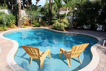 Hotel The Cabanas Guesthouse & Spa   Gay Resort Catering To Gay Men