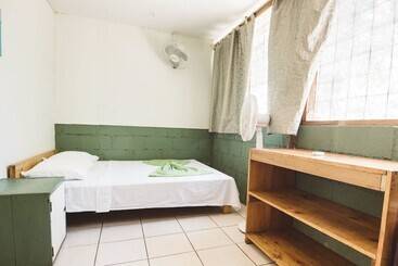 旅馆 Drake Bay Backpackers