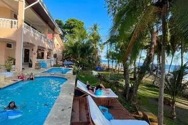 Hotelli Beachfront Vista Hermosa