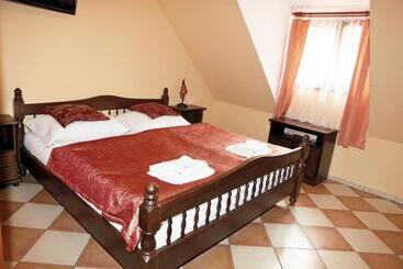 בית מלון כפרי Pelikán