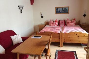 Hotelli Pension Zum Bauernstübl