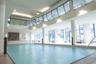 ホテル By The Lake Suite - City View