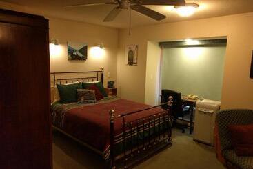 בית מלון כפרי Cedar Wood Lodge Bed & Breakfast Inn