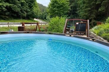 בית מלון כפרי Hotýlek Pod Smrkem