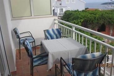 Hotel J & B Holiday House