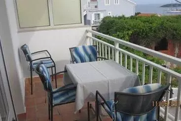 Hotel J & B Holiday House