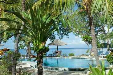 בית מלון כפרי Segara Bukit Seaside Cottages