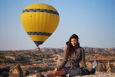 فندق The Village Cave