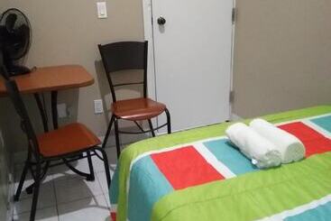 Hotel Toronto Travellers Home