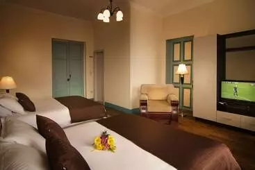 Del Parque Hotel & Suites