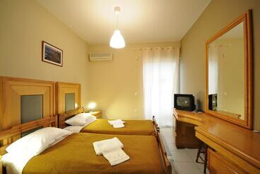 ツーリストアパートメント Manias Apartments