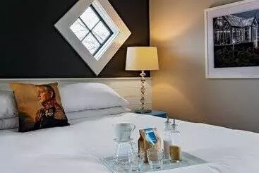 هتل The Waterford Inn