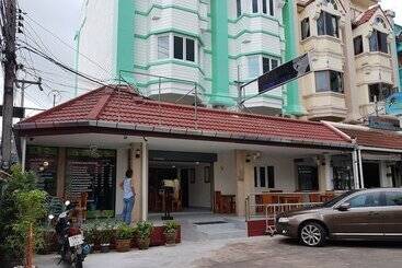 בית מלון כפרי Welcome Inn Karon