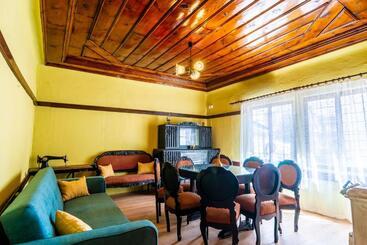 هاستل Theatre Old Town House