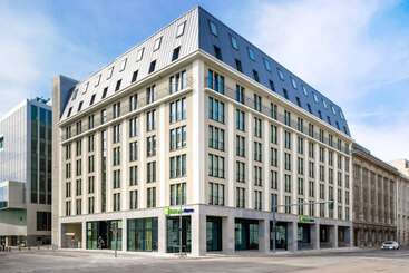 هتل Holiday Inn Express Berlin Alexanderplatz, An Ihg