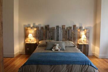 تختخواب و صبحانه La Chambre De Marie