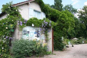 민박 Chambres D'hôtes Du Jardin Francais