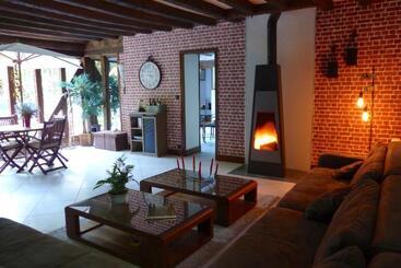 住宿加早餐  Chambres D'hôtes Et Table D'hôtes L'intemporelle