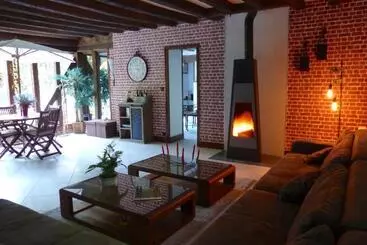 تختخواب و صبحانه Chambres D'hôtes Et Table D'hôtes L'intemporelle