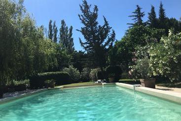 تختخواب و صبحانه La Bastide Des Anges