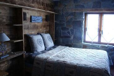 住宿加早餐  Chambres D Hôtes Chalet De La Source