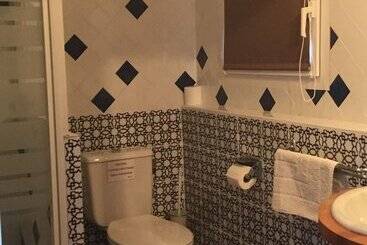 تختخواب و صبحانه Les Jardins Du Rebaut