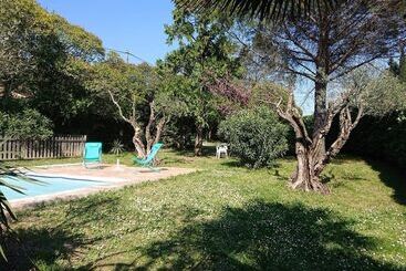 민박 Les Montades Chambres D Hôtes