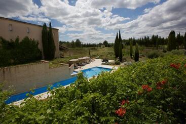 Château Catherine De Montgolfier B&b Et Gites