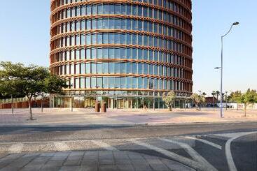 هتل Eurostars Torre Sevilla