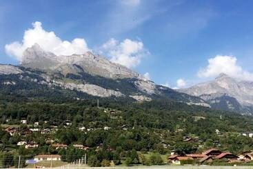 בית מלון כפרי Le Bouchon Des Aravis